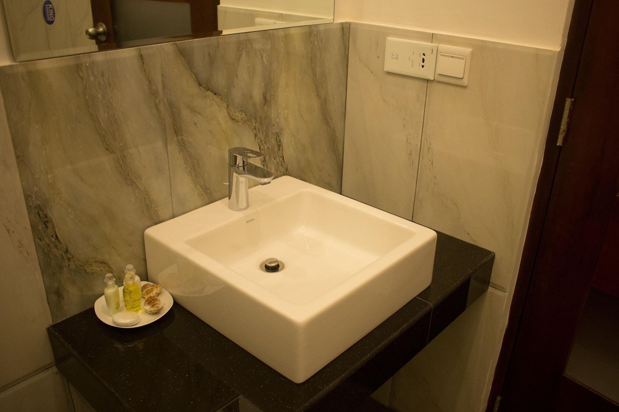 The Suite 262 Negombo Extérieur photo
